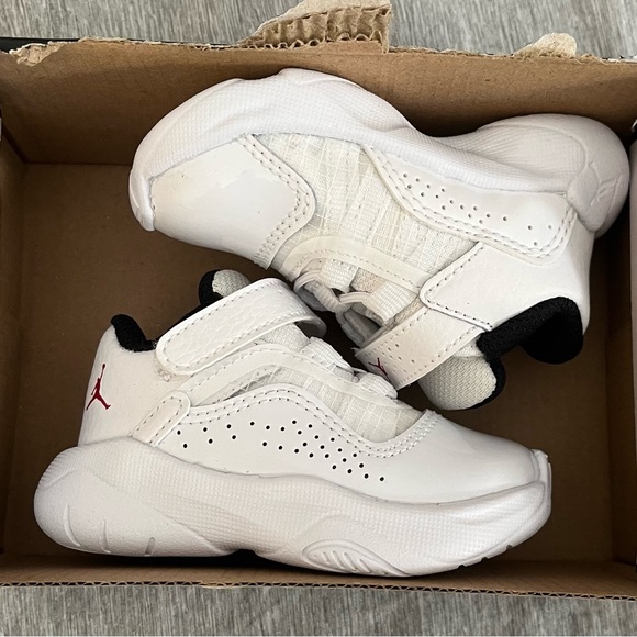 Children Nike Air Jordan 11 CMFT Low - Picture 5 of 6